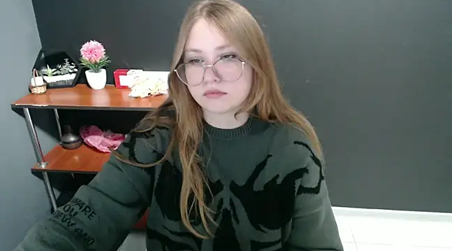Snapshot of lady_minx chatting on December 4, 2024, 9:18 am lady minx online show from December 4, 2024, 9:18 am