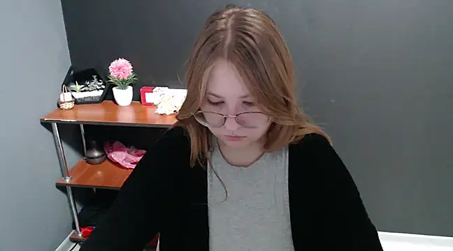 Snapshot of lady_minx chatting on December 5, 2024, 7:27 am lady minx online show from December 5, 2024, 7:27 am