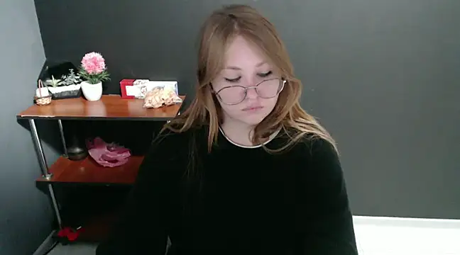 Snapshot of lady_minx chatting on December 6, 2024, 11:11 am lady minx online show from December 6, 2024, 11:11 am