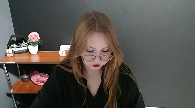 Snapshot of lady_minx chatting on December 10, 2024, 7:16 am lady minx online show from December 10, 2024, 7:16 am