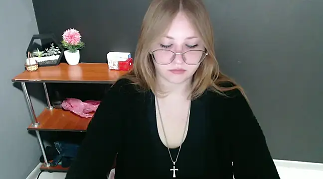 Snapshot of lady_minx chatting on December 16, 2024, 7:26 am lady minx online show from December 16, 2024, 7:26 am
