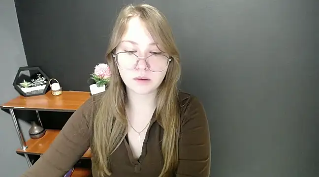 Snapshot of lady_minx chatting on February 19, 2025, 7:28 am lady minx online show from February 19, 2025, 7:28 am