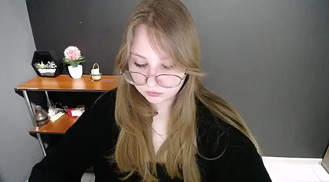 Snapshot of lady_minx chatting on March 17, 2025, 11:10 am lady minx online show from March 17, 2025, 11:10 am