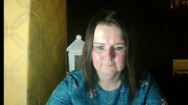 DoreenLips online show from December 4, 2024, 4:05 pm
