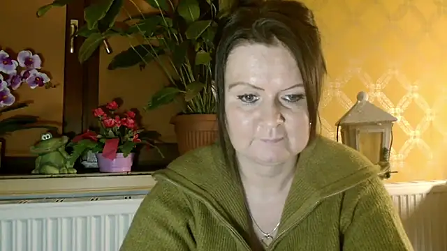DoreenLips online show from January 5, 2025, 4:06 pm