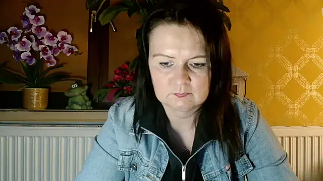DoreenLips online show from January 22, 2025, 4:12 pm