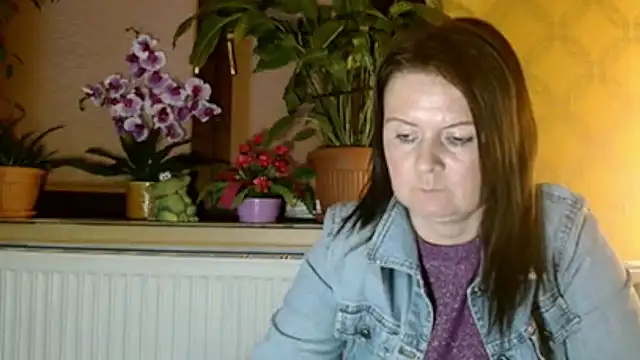 DoreenLips online show from February 5, 2025, 4:14 pm