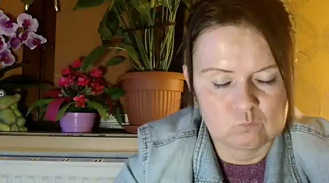 DoreenLips online show from February 5, 2025, 7:20 pm