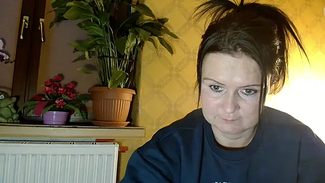 DoreenLips online show from February 12, 2025, 4:11 pm