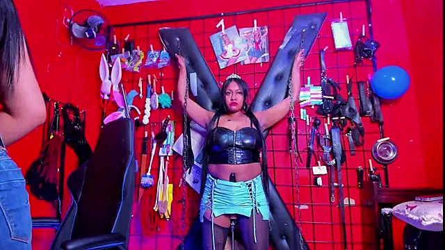 Snapshot of Madame_pain_ chatting on December 14, 2024, 1:38 pm Madame pain  online show from December 14, 2024, 1:38 pm