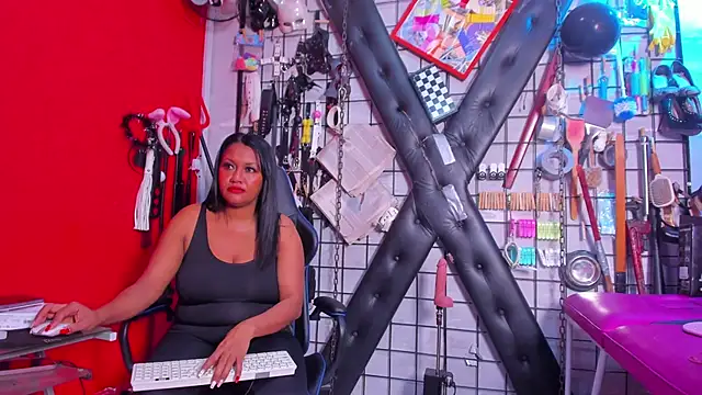 Snapshot of Madame_pain_ chatting on February 21, 2025, 1:22 pm Madame pain  online show from February 21, 2025, 1:22 pm