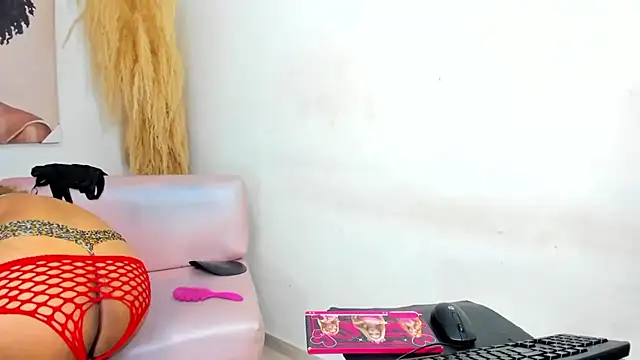 mia foxts online show from September 23, 2025, 5:27 pm