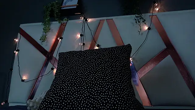 AbbyWathson online show from February 17, 2026, 11:50 am