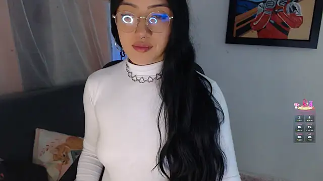 Snapshot of Suzanne_abbey chatting on March 6, 2026, 12:51 am Suzanne abbey online show from March 6, 2026, 12:51 am