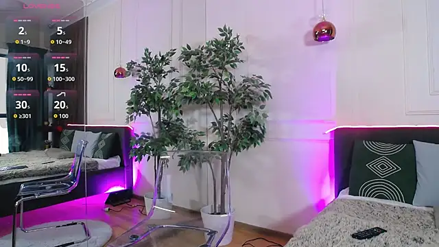 CreamyInkky  online show from October 27, 2025, 12:31 pm