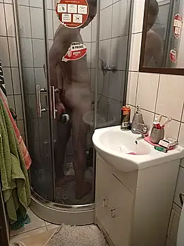 Snapshot of Luukas5239 chatting on February 16, 2025, 1:14 am Luukas5239 online show from February 16, 2025, 1:14 am