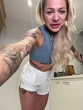 Divina X  online show from March 11, 2026, 5:08 pm