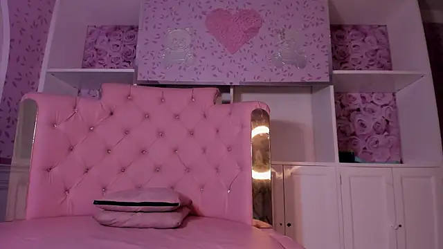 ice queen  online show from October 30, 2025, 3:52 am