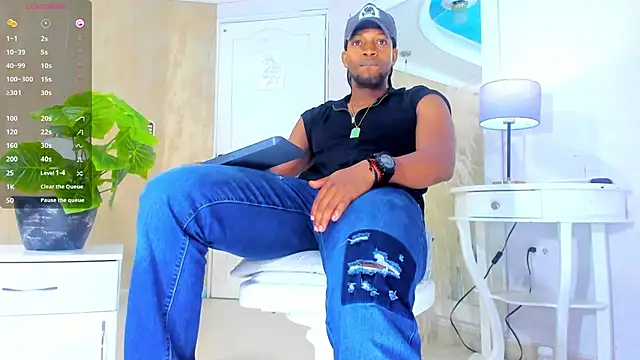 Snapshot of RicoBrown777_ chatting on June 7, 2026, 4:05 am RicoBrown777 online show from June 7, 2026, 4:05 am