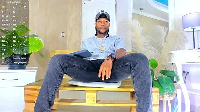 Snapshot of RicoBrown777_ chatting on June 15, 2026, 4:25 am RicoBrown777 online show from June 15, 2026, 4:25 am