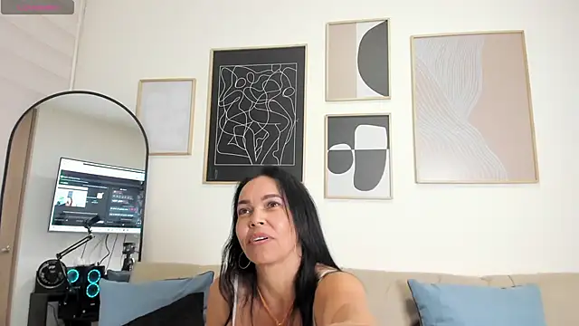 Evawalker  online show from January 18, 2025, 4:04 am