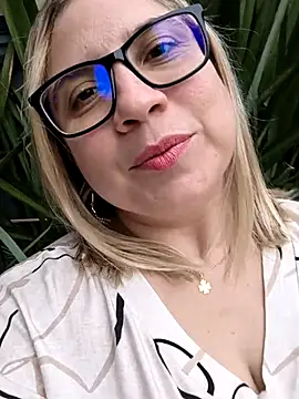 Snapshot of MissMaria chatting on March 10, 2026, 9:31 pm MissMaria online show from March 10, 2026, 9:31 pm