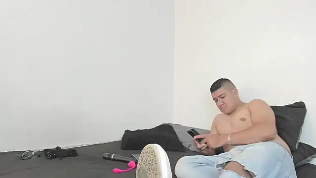 Snapshot of evanandsunny chatting on December 13, 2024, 3:11 pm evanandsunny online show from December 13, 2024, 3:11 pm