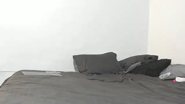 Snapshot of evanandsunny chatting on February 6, 2025, 11:26 pm evanandsunny online show from February 6, 2025, 11:26 pm