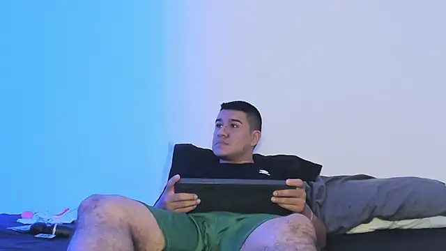 Snapshot of evanandsunny chatting on October 23, 2025, 11:35 pm evanandsunny online show from October 23, 2025, 11:35 pm