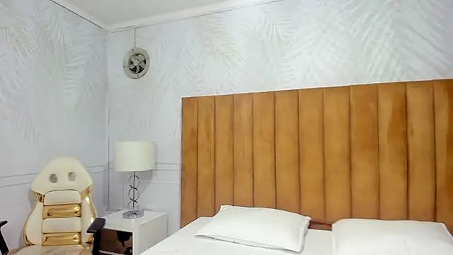 Daphne81  online show from January 7, 2025, 6:24 pm