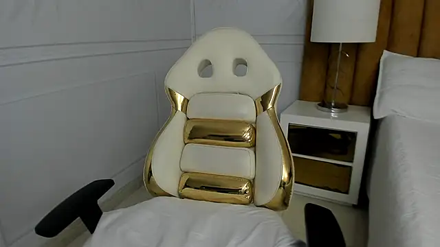 Daphne81  online show from February 19, 2025, 5:27 am