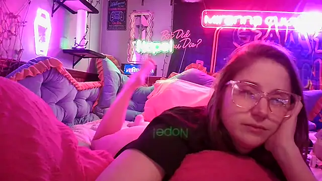 Snapshot of mirannacult chatting on February 5, 2025, 10:19 am mirannacult online show from February 5, 2025, 10:19 am