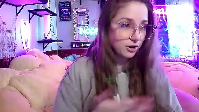 Snapshot of mirannacult chatting on February 23, 2025, 4:57 pm mirannacult online show from February 23, 2025, 4:57 pm