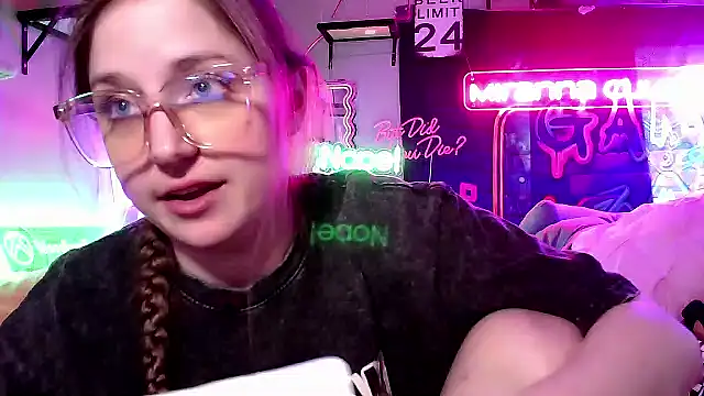 Snapshot of mirannacult chatting on March 14, 2025, 3:25 pm mirannacult online show from March 14, 2025, 3:25 pm