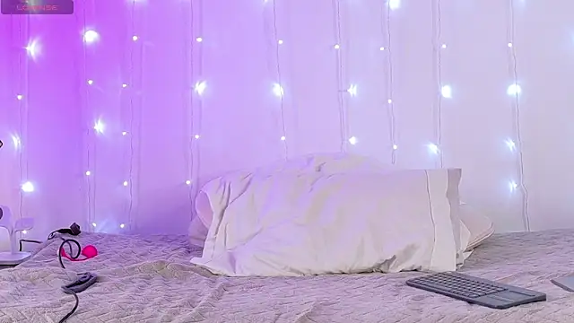 aryalovejoy online show from February 4, 2025, 1:48 pm