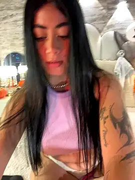 Snapshot of _MadiLee_ chatting on October 6, 2025, 3:04 am MadiLee online show from October 6, 2025, 3:04 am