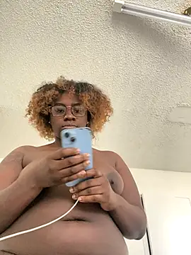 Snapshot of LillShayy chatting on November 6, 2025, 3:57 pm LillShayy online show from November 6, 2025, 3:57 pm