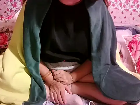 Snapshot of Pullet- chatting on December 11, 2024, 10:49 pm Pullet- online show from December 11, 2024, 10:49 pm