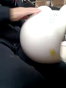 Snapshot of Pullet- chatting on December 17, 2024, 4:56 am Pullet- online show from December 17, 2024, 4:56 am