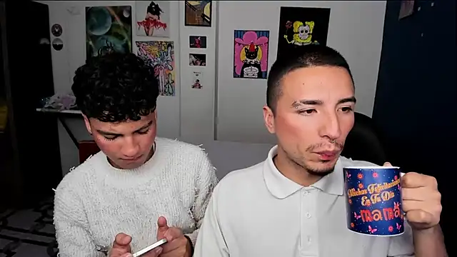 Snapshot of sweet_boys_xx chatting on October 4, 2025, 4:32 am sweet boys xx online show from October 4, 2025, 4:32 am