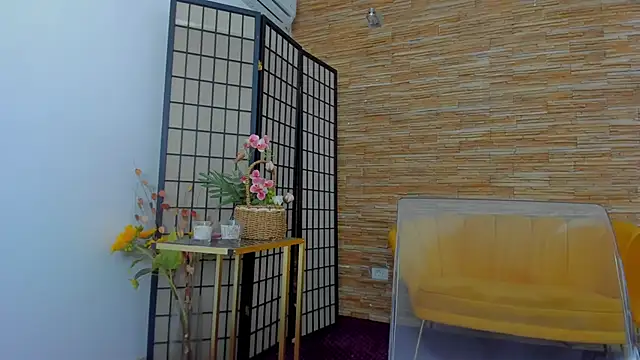 Snapshot of AishaRouhi chatting on September 10, 2025, 4:01 am AishaRouhi online show from September 10, 2025, 4:01 am