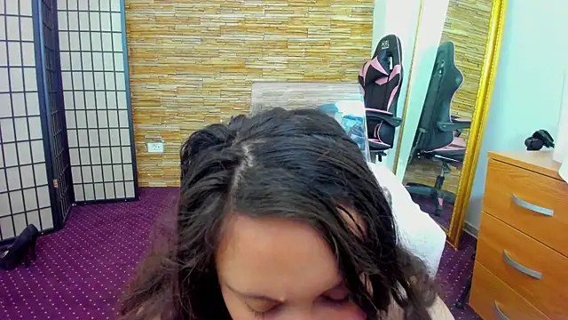 AishaRouhi online show from December 15, 2025, 6:39 am