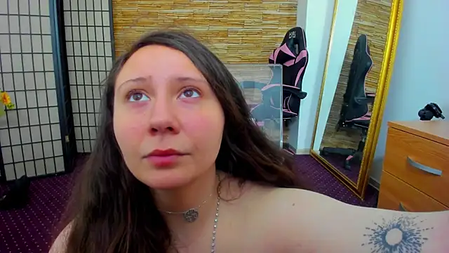 AishaRouhi online show from December 18, 2025, 5:57 am