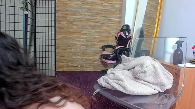 AishaRouhi online show from March 8, 2026, 5:55 am