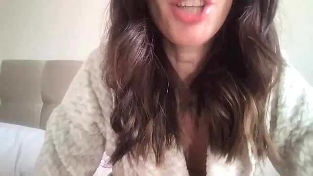 Snapshot of paolajonez chatting on September 19, 2025, 5:46 pm paolajonez online show from September 19, 2025, 5:46 pm