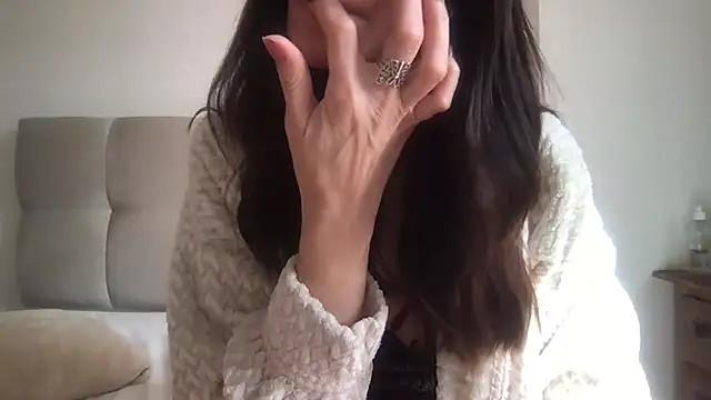 paolajonez online show from May 16, 2026, 1:54 pm