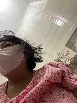 Hachi Sweetbabie  online show from March 6, 2026, 9:11 pm