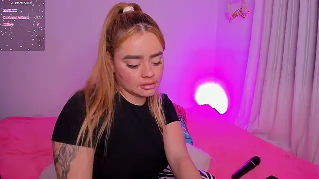 isabella arias1 online show from January 6, 2025, 8:57 am