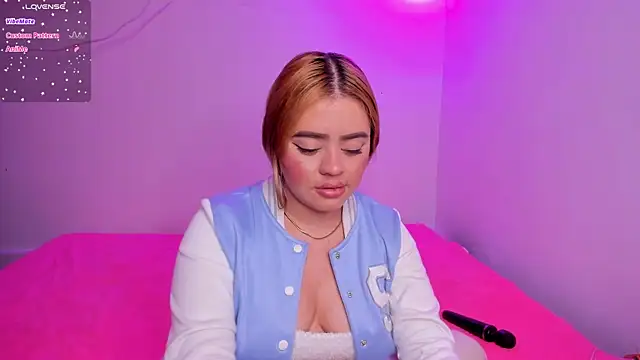 isabella arias1 online show from January 7, 2025, 7:31 am