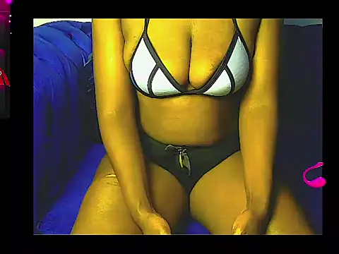 Snapshot of lilylovexx chatting on October 3, 2025, 1:19 pm lilylovexx online show from October 3, 2025, 1:19 pm